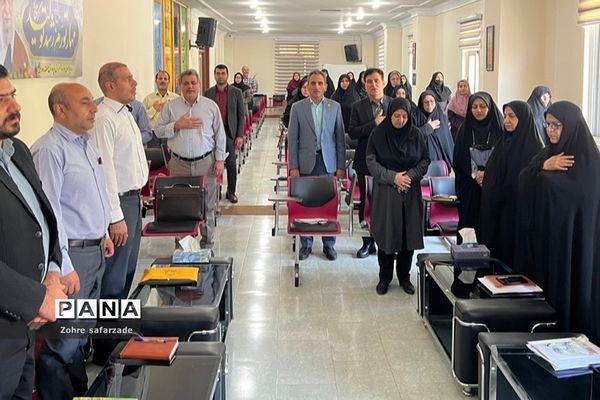 جلسه ارزیابی کیفیت‌بخشی به عملکرد مدیریت مراکز آموزشی در آموزش و پرورش رودهن