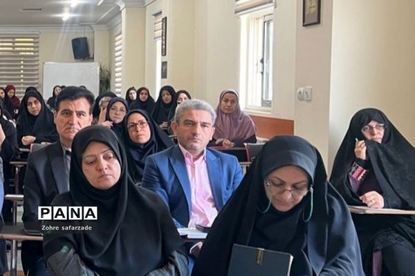 جلسه ارزیابی کیفیت‌بخشی به عملکرد مدیریت مراکز آموزشی در آموزش و پرورش رودهن