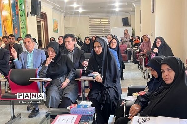 جلسه ارزیابی کیفیت‌بخشی به عملکرد مدیریت مراکز آموزشی در آموزش و پرورش رودهن