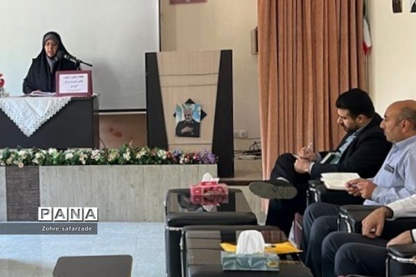 جلسه ارزیابی کیفیت‌بخشی به عملکرد مدیریت مراکز آموزشی در آموزش و پرورش رودهن