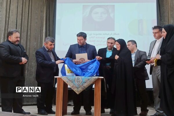 مراسم تجلیل از دانش‌آموزان برتر در رشته رباتیک شهرستان ورامین