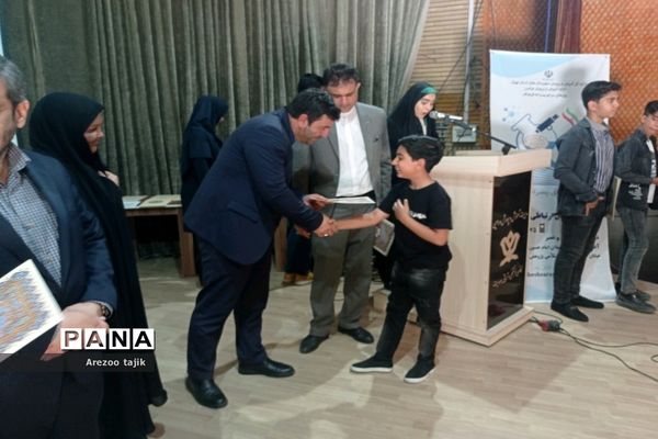 مراسم تجلیل از دانش‌آموزان برتر در رشته رباتیک شهرستان ورامین