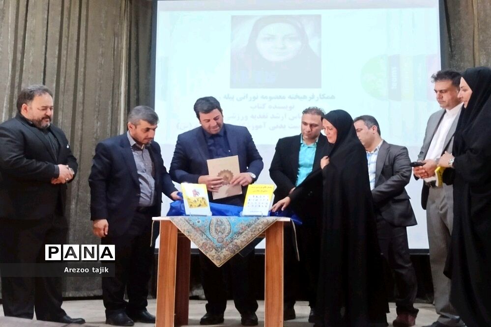 مراسم تجلیل از دانش‌آموزان برتر در رشته رباتیک شهرستان ورامین