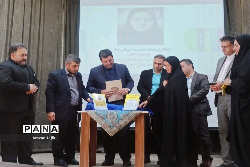 مراسم تجلیل از دانش‌آموزان برتر در رشته رباتیک شهرستان ورامین