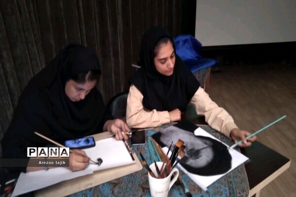 مراسم تجلیل از دانش‌آموزان برتر در رشته رباتیک شهرستان ورامین