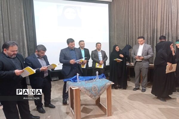 مراسم تجلیل از دانش‌آموزان برتر در رشته رباتیک شهرستان ورامین
