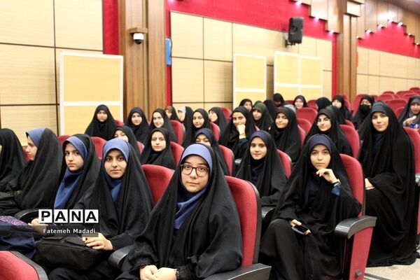 مراسم اختتامیه مدرسه انقلاب شهرستان‌های استان‌ تهران