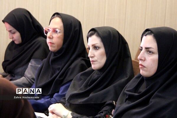 همایش ارتقای اطلاعات و دانش‌ مشاوران مدارس و مراکز مشاوره شهرستان‌های استان تهران