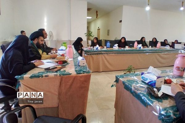 جلسه هم‌اندیشی مسائل تربیتی مدارس دخترانه در آموزش و پرورش رودهن