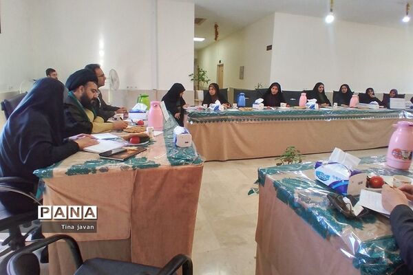 جلسه هم‌اندیشی مسائل تربیتی مدارس دخترانه در آموزش و پرورش رودهن