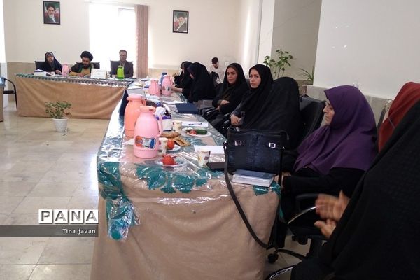جلسه هم‌اندیشی مسائل تربیتی مدارس دخترانه در آموزش و پرورش رودهن