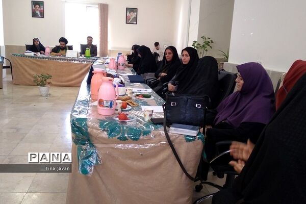 جلسه هم‌اندیشی مسائل تربیتی مدارس دخترانه در آموزش و پرورش رودهن