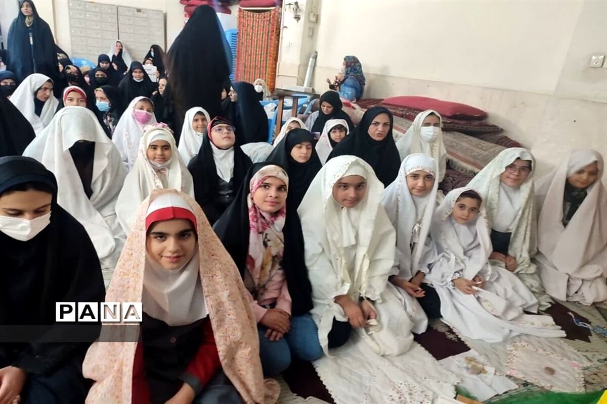 ضرورت توجه بر محوریت نماز در رویکردهای تربیتی مدارس غیردولتی و هیات‌امنایی