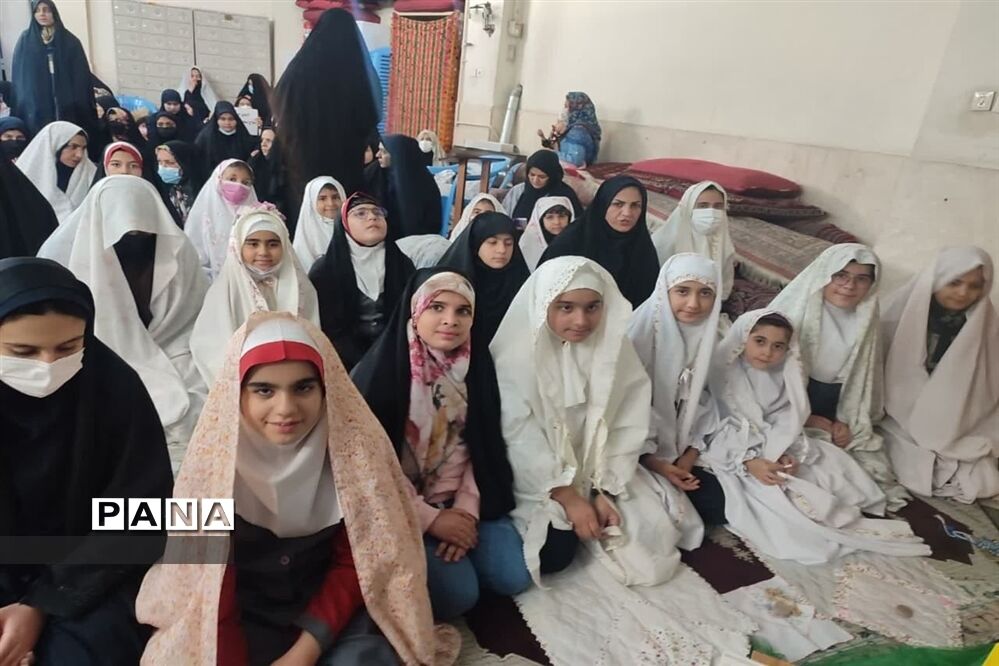 ضرورت توجه بر محوریت نماز در رویکردهای تربیتی مدارس غیردولتی و هیات‌امنایی