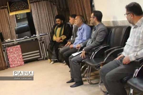 جلسه اعضای ستاد یادواره شهدا و سه شهید گمنام شهر آبعلی با امام جمعه رودهن