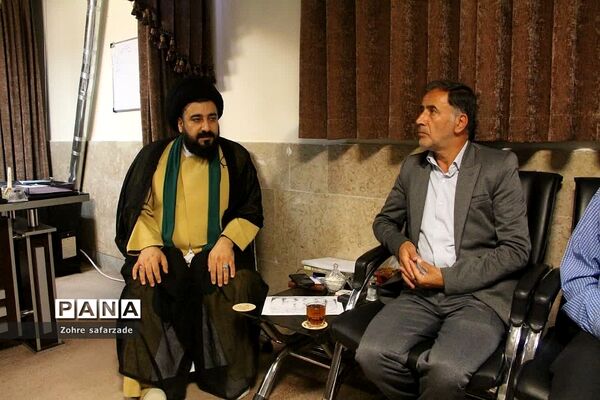 جلسه اعضای ستاد یادواره شهدا و سه شهید گمنام شهر آبعلی با امام جمعه رودهن