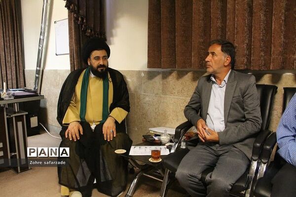 جلسه اعضای ستاد یادواره شهدا و سه شهید گمنام شهر آبعلی با امام جمعه رودهن