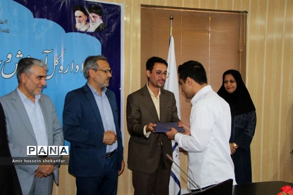 تجلیل از مدال‌آوران المپیاد‌های علمی و ادبی استان یزد در سال ۱۴۰۱