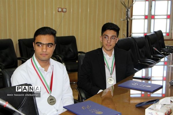 تجلیل از مدال‌آوران المپیاد‌های علمی و ادبی استان یزد در سال ۱۴۰۱