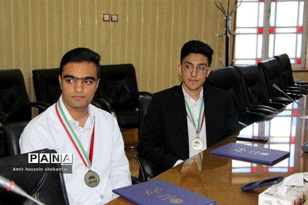 تجلیل از مدال‌آوران المپیاد‌های علمی و ادبی استان یزد در سال ۱۴۰۱