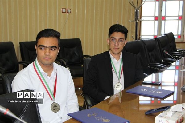 تجلیل از مدال‌آوران المپیاد‌های علمی و ادبی استان یزد در سال ۱۴۰۱