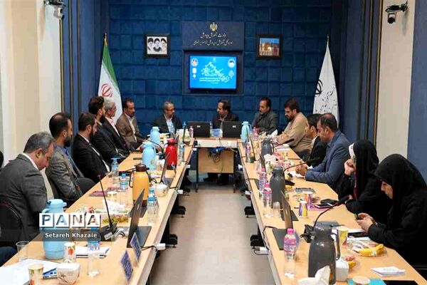 نشست رئیس مرکز اطلاع رسانی و روابط عمومی وزارت آموزش و پرورش با کارشناسان روابط‌عمومی ادارات شهرستان مشهد