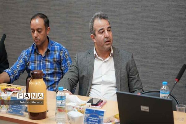 نشست رئیس مرکز اطلاع رسانی و روابط عمومی وزارت آموزش و پرورش با کارشناسان روابط‌عمومی ادارات شهرستان مشهد