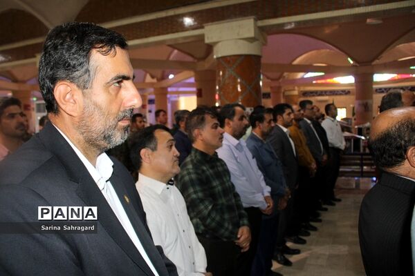 عطر افشانی و غبار روبی قبور مطهر شهدا در بوشهر