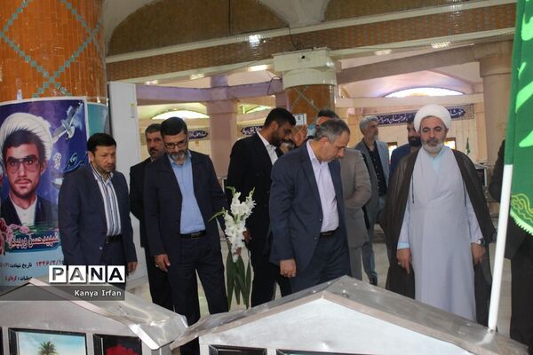 عطر افشانی و غبار روبی قبور مطهر شهدا در بوشهر