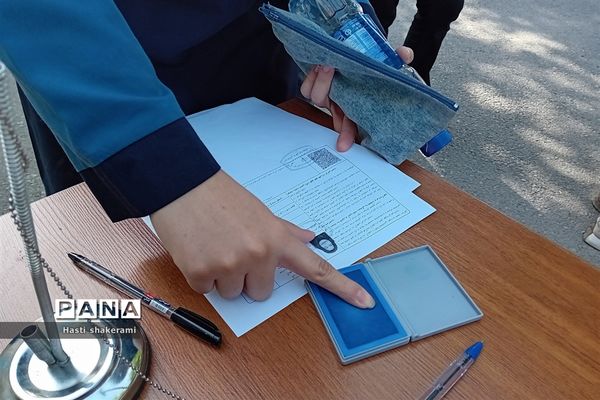 حضور رئیس سازمان پرورش استعدادهای درخشان کشور میان اولیای دانش‌آموزان داوطلب آزمون تیزهوشان