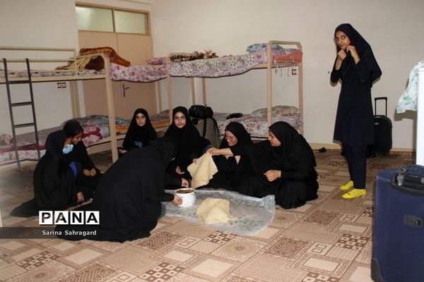 اعزام دانش‌آموزان دختر زیارت اولی  استان بوشهر به مشهد مقدس