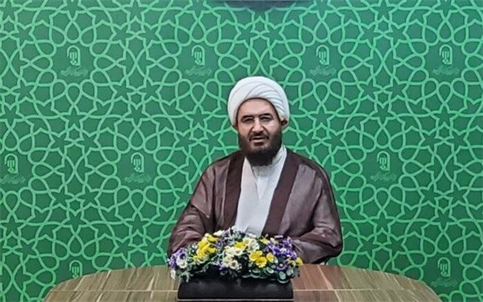 نماز جمعه رسانه اسلامی و راهبر فرهنگی است که جامعه را آماده دفاع فرهنگی می‌کند