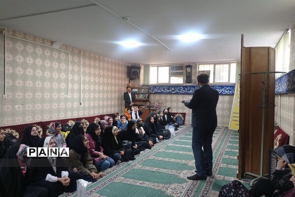 بدرقه ۲۵ دانش‌آموز دختر‌ زیارت اولی برای‌ زیارت بارگاه ثامن الحجج‌ علیه السلام شهرستان قدس