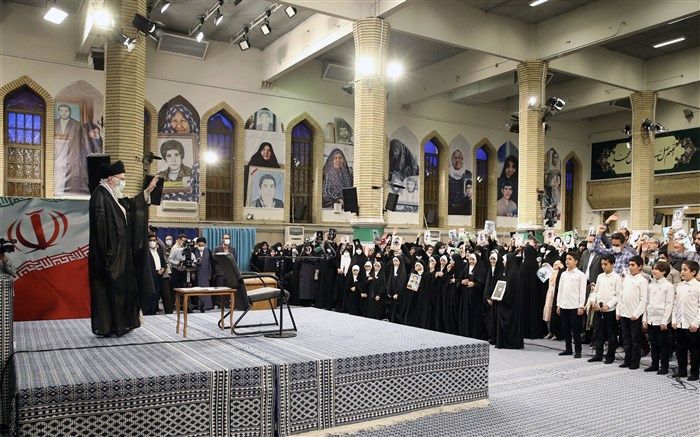 شهدا قهرمانان کشورند، اهالی هنر برای نسل جوان الگو سازی کنند