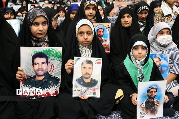 دیدار جمعی از خانواده‌های شهدا با مقام معظم رهبری