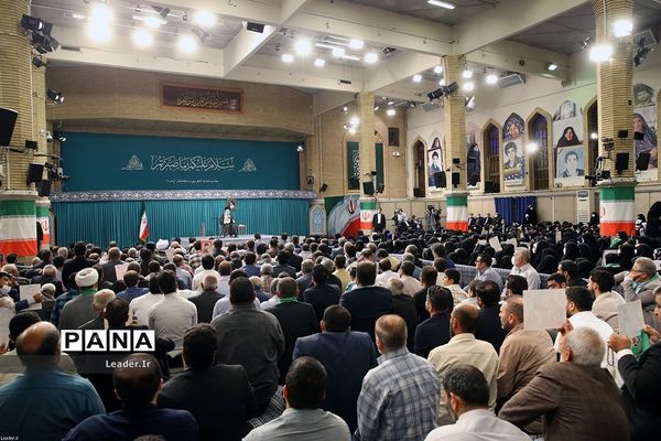 دیدار جمعی از خانواده‌های شهدا با مقام معظم رهبری