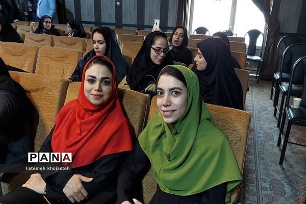 مراسم تجلیل از پیشگامان دانش و تربیت مدارس غیردولتی شهرستان قرچک