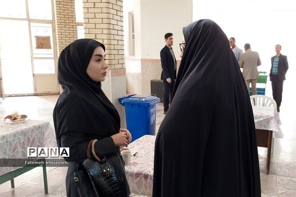 مراسم تجلیل از پیشگامان دانش و تربیت مدارس غیردولتی شهرستان قرچک