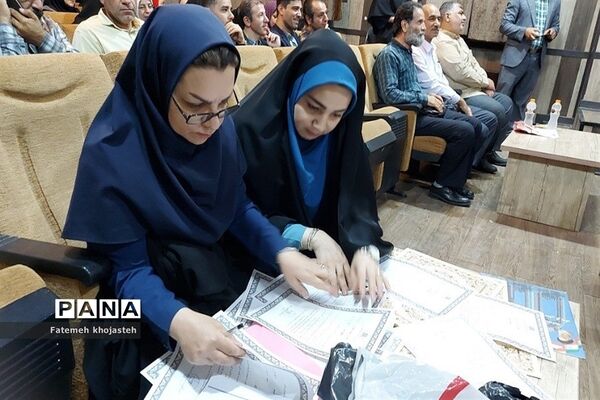 مراسم تجلیل از پیشگامان دانش و تربیت مدارس غیردولتی شهرستان قرچک