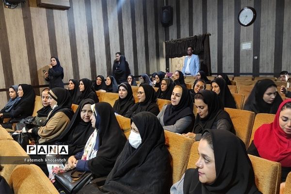 مراسم تجلیل از پیشگامان دانش و تربیت مدارس غیردولتی شهرستان قرچک