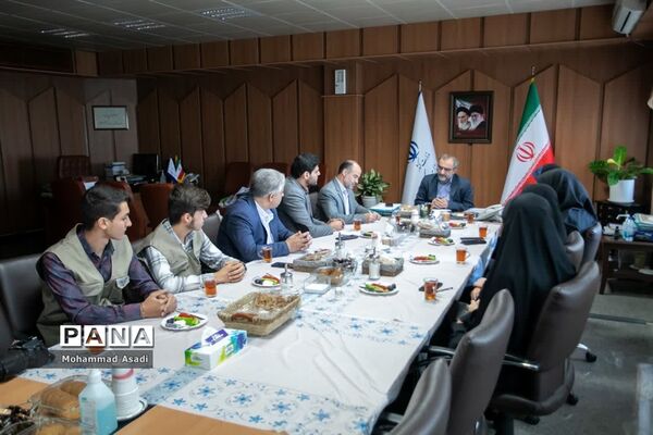 دیدار صمیمی خبرنگاران پانا با استاندار مرکزی