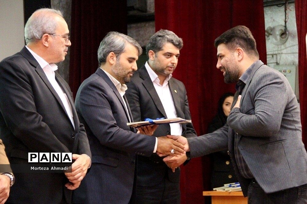 آیین تجلیل از برگزیدگان مرحله استانی دوازدهمین جشنواره نوجوان سالم شهرستان‌های استان تهران