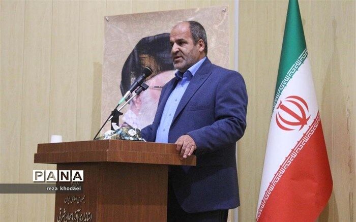 باید حاشیه‌ها را کنار گذاشت و کار کرد
