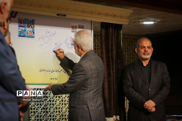 حضور وزیر کشور و فرماندهی نیروی انتظامی در ستاد مبارزه با مواد مخدر