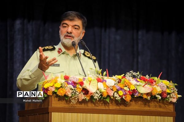 حضور وزیر کشور و فرماندهی نیروی انتظامی در ستاد مبارزه با مواد مخدر