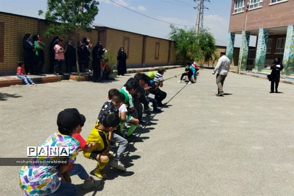 ویژه‌برنامه روز جهانی مبارزه با مواد مخدر در مدرسه ابوعلی‌سینا شهرستان فیروزکوه