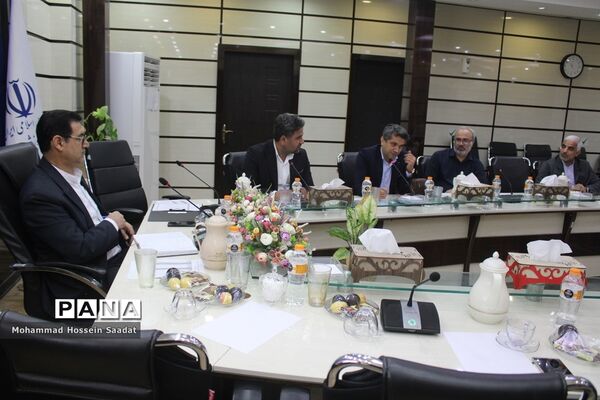 جلسه هم‌اندیشی توسعه و تجهیز هنرستان‌های استان بوشهر