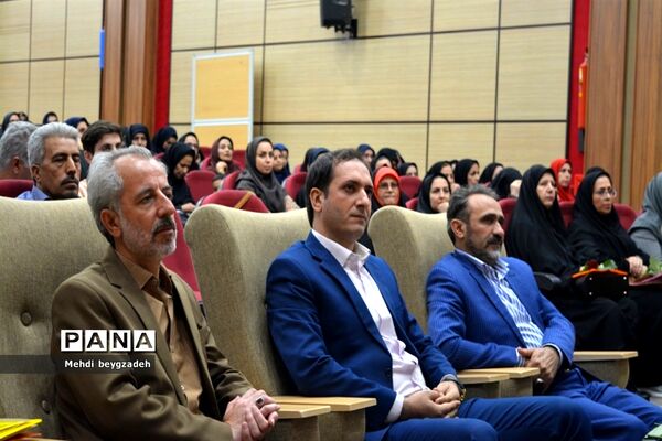 تجلیل از معماران خشت اول در ناحیه 2 بهارستان