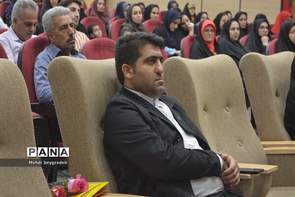 تجلیل از معماران خشت اول در ناحیه 2 بهارستان