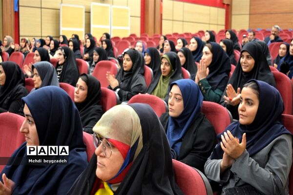 تجلیل از معماران خشت اول در ناحیه 2 بهارستان